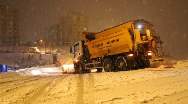 BÜYÜKŞEHİR GECE BOYUNCA KAR VE BUZLA MÜCADELE ETTİ