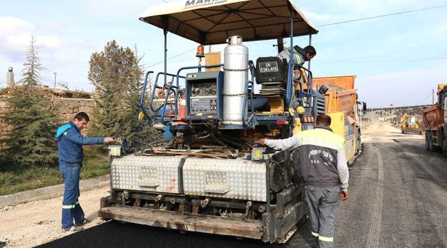 BÜYÜKŞEHİR KIRSALDA YOLLARI KIŞA HAZIRLIYOR