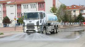 Cadde ve sokaklar özel karışımlarla yıkanıyor