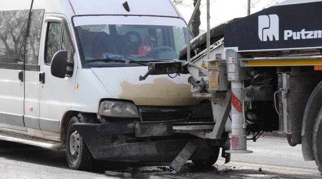 ÇEVRE YOLUNDA ZİNCİRLEME KAZA