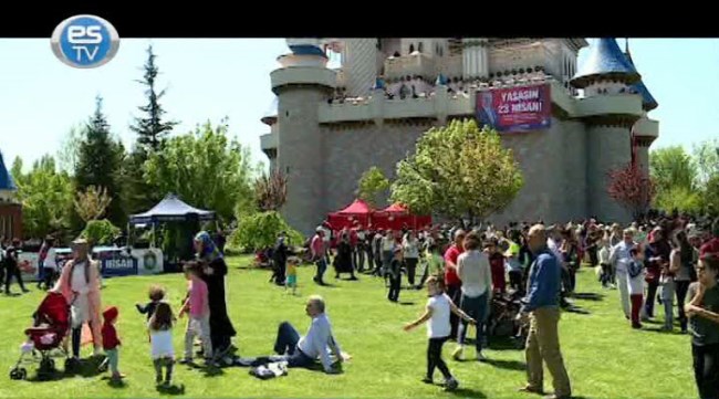 Çocklar Sazova'da bayram yaptı