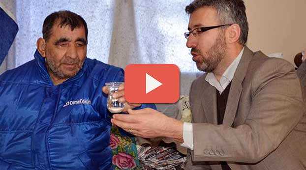 ÇOCUKLUĞUNDAN BERİ MEZARLIKTA YAŞIYOR