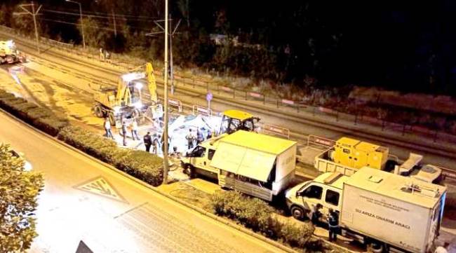 Cumhuriyet bulvarı’ndaki arıza için ekipler seferber oldu