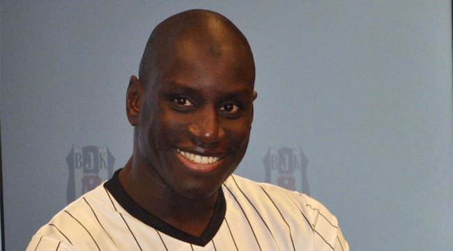 Demba Ba'dan Es Es marşı