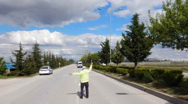 Ekipler, şehir içi ve şehirlerarası yollarda denetimleri sıkılaştırdı