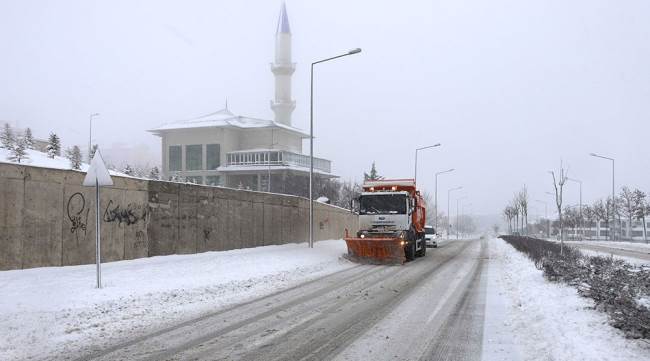 EKİPLER KÜRÜME VE TUZLAMA ÇALIŞMASI GERÇEKLEŞTİRİYOR
