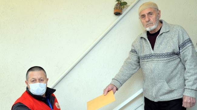 Elmas amca emekli maaşının yarısını bağışladı