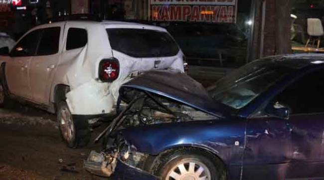 Eskişehir’de alkollü sürücü 5 otomobile çarparak durabildi!