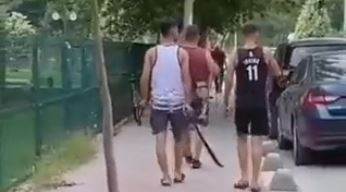 Eskişehir'de ellerinde kılıçlarla. . .