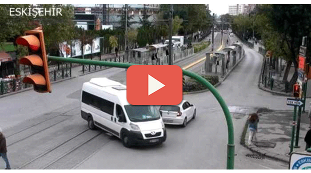 ESKİŞEHİR'DE KAZALAR MOBESE KAYITLARINDA