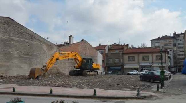 Eskişehir'de o bina yıkıldı, yerine ne yapılacak?