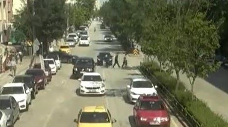 Eskişehir'de otomobil anne ve çocuğa böyle çarptı 