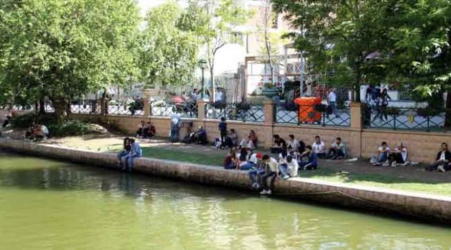 Eskişehir'de termometreler 38 dereceyi gösteriyor