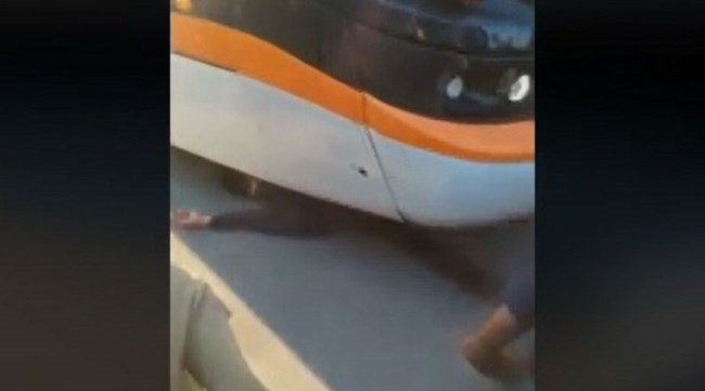 Eskişehir'de tramvay yayaya çarptı