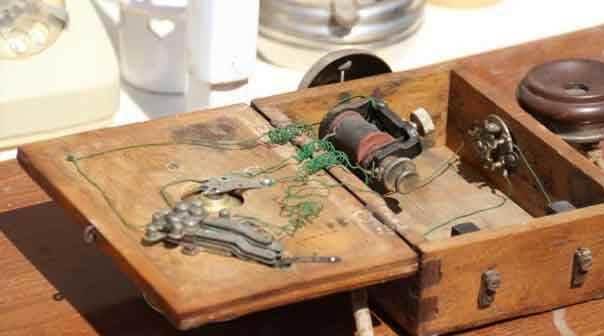 Eskişehir’deki asırlık telefon nadirliğiyle hayran bırakıyor