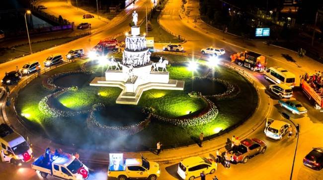 Eskişehir’e yakışır kutlamada on binler balkonlarda buluştu