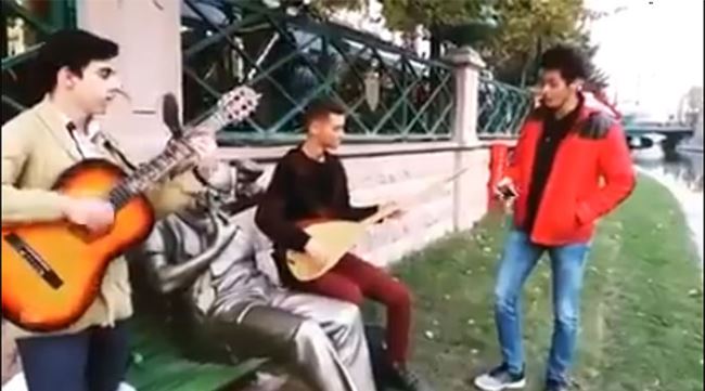 Eskişehirli gençlerden rekor kıran eşek şarkısı