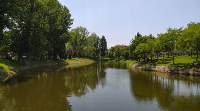 Eskişehirliler park ve bahçelere akın etti