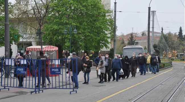Eskişehirliler soluğu alışveriş noktalarında aldı