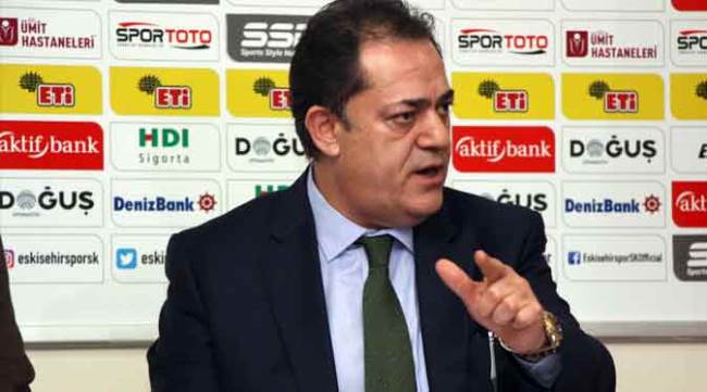 Eskişehirspor Başkanı Halil Ünal açıklama yapıyor
