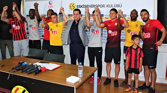 Eskişehirspor'da imza şov