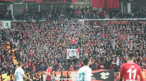 Eskişehirspor taraftarlarından tribün şov