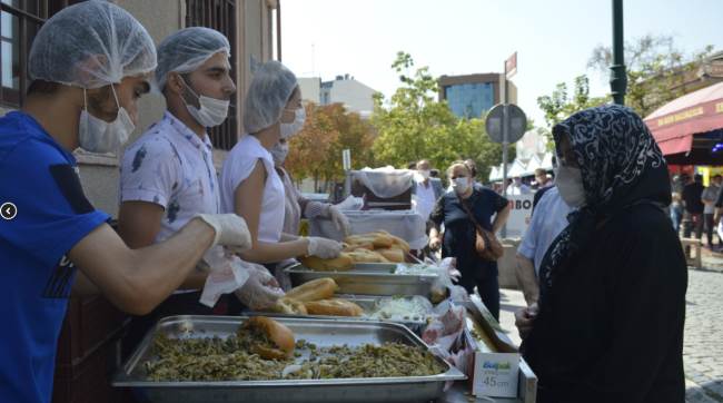 Esnaftan vatandaşa balık ekmek ikramı