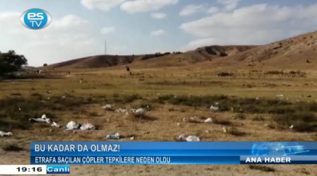 Etrafa saçılan çöpler tepkilere neden oldu