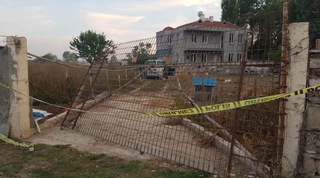 Evinin önündeki aracının içerisinde ölü olarak bulundu