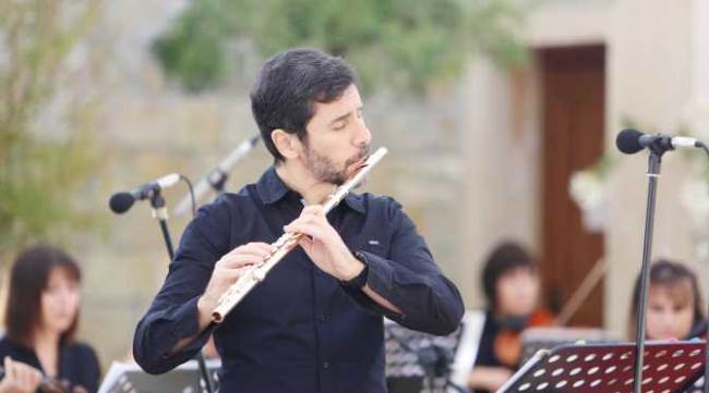 Flütün büyülü sesi Sazova'yı sardı