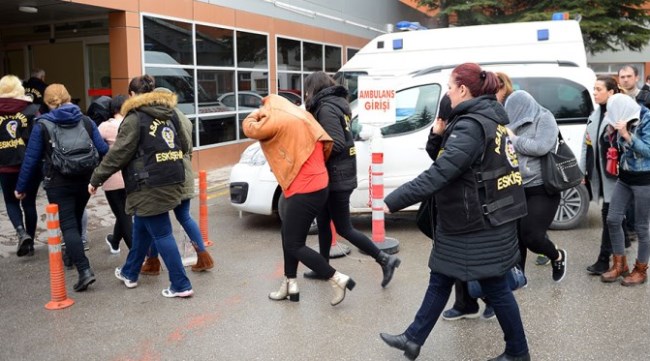 Fuhuş operasyonunda gözaltına alınanlar hastaneye sevk edildi