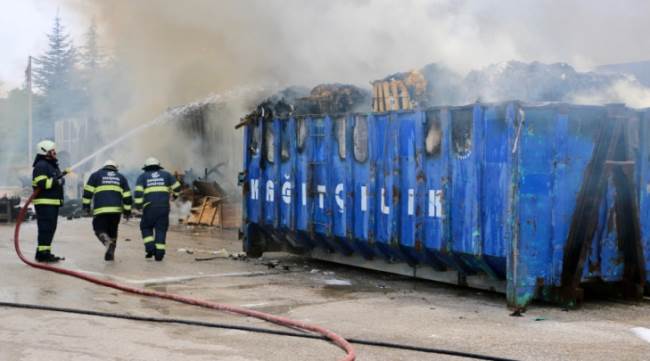 Geri dönüşüm fabrikasında yangın