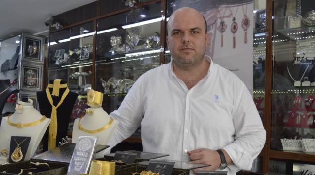 Görünümü altınla yarışıyor ama fiyatı dörtte biri