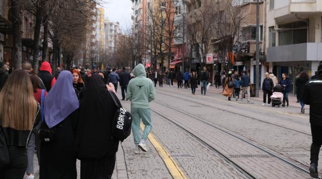 HALK AKŞENER’E KIZDI