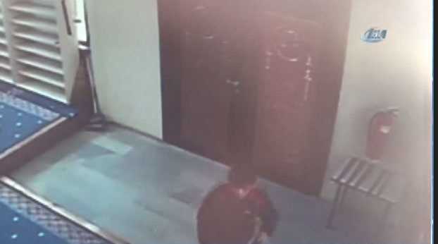 Hırsızın cami soyma girişimi