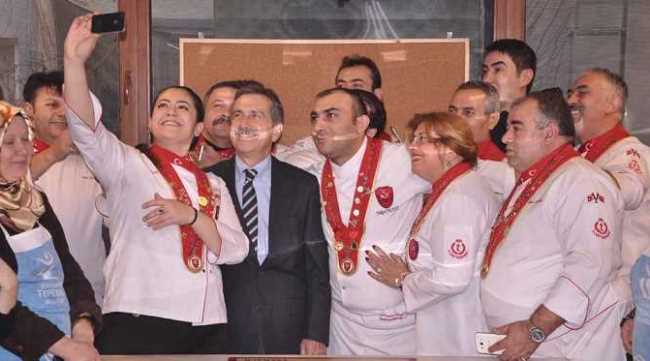 HÜNERLİ ELLER MUTFAK ATÖLYESİNDE