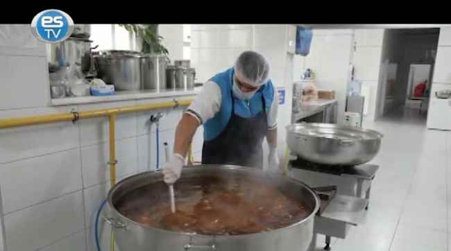 İftarda yemekler aşevinden