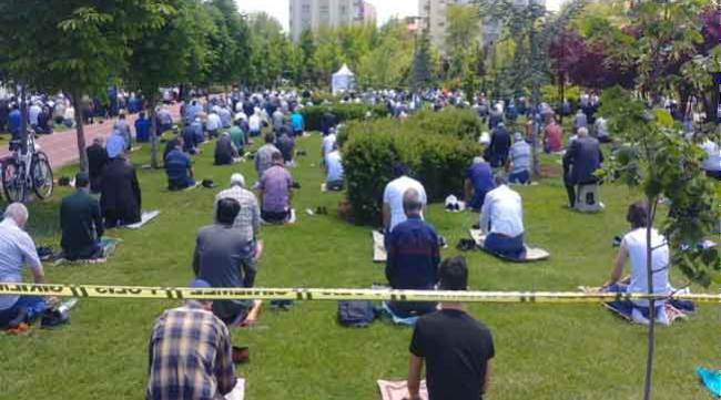 İkinci haftada da vatandaş camilere akın etti