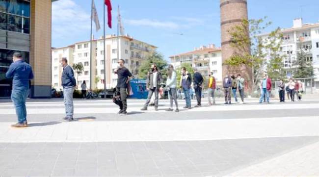 İlk günden uzun kuyruklar oluştu