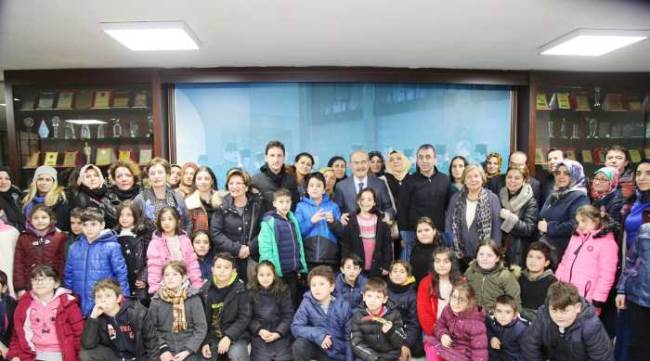 İSTANBULLU ÇOCUKLAR BAŞKAN BÜYÜKERŞEN İLE BULUŞTU