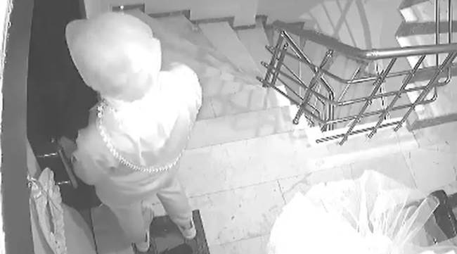 Kadın hırsızlar güvenlik kamerasına yakalandı