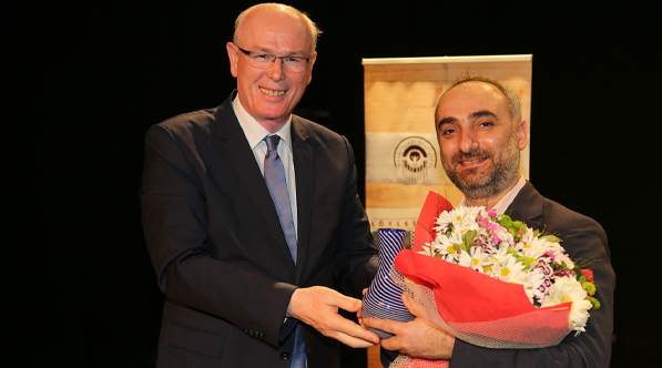 Kahkaha dolu söyleşi