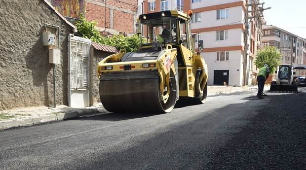 Kaldırım ve yolarda iyileştirme çalışması yapılıyor