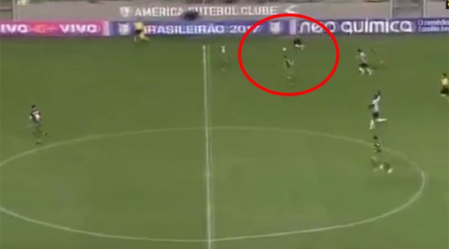 Kaleciyi mahvetti... Orta sahadan!