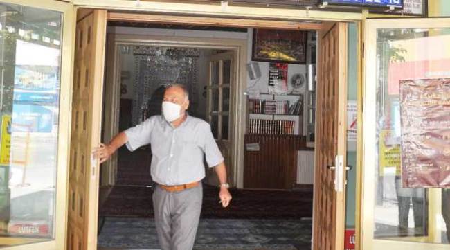 Kapalı olan cami yeniden ibadete açıldı