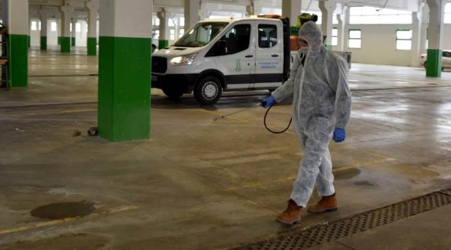 Kapalı pazar alanları ilaçlanıyor