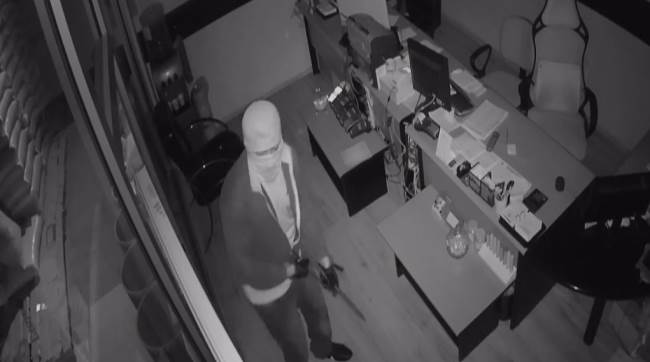 Kar ve Cerrahi maskeli soyguncular aranıyor