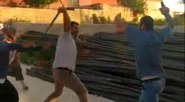 Kavgaya büyükler karışınca...