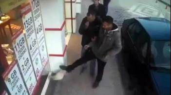 Kediye tekme atmak cezasız kalmadı