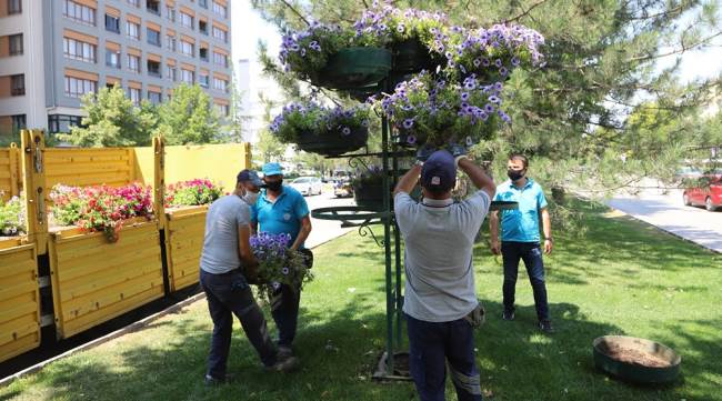 Kentteki çiçeklendirme çalışmaları hızlandı